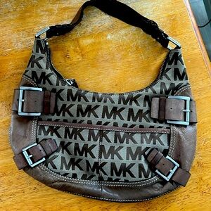 Small 
Shoulder hobo
MK
Michael Kors 
Vintage